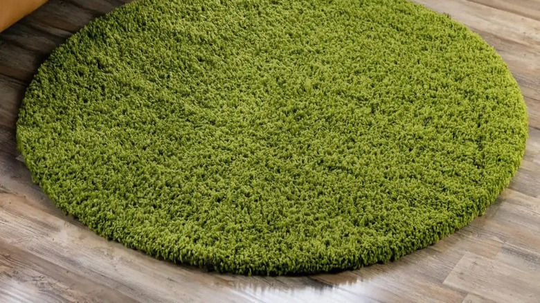 green shag rug