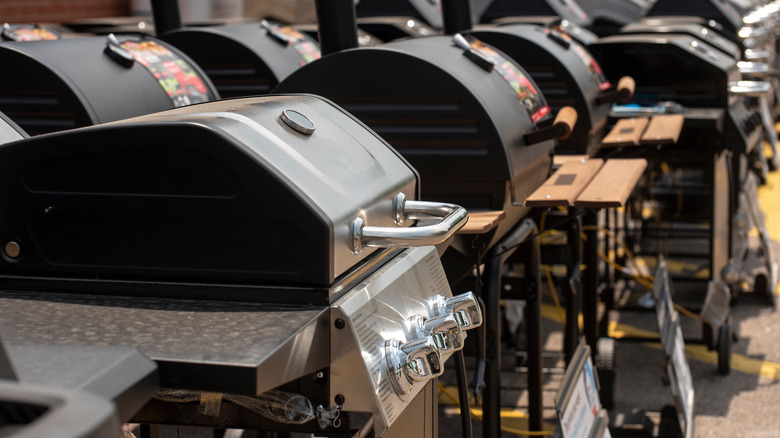 Home Depot Or Lowe s Which Has Better Deals On Grills