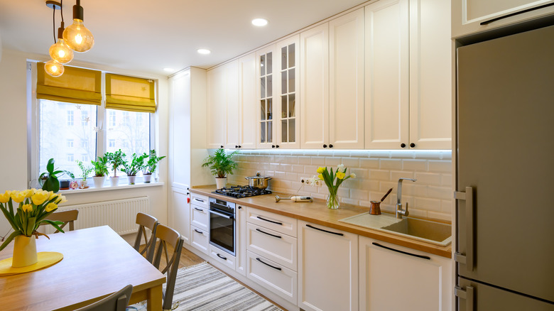 White kitchen cabinets