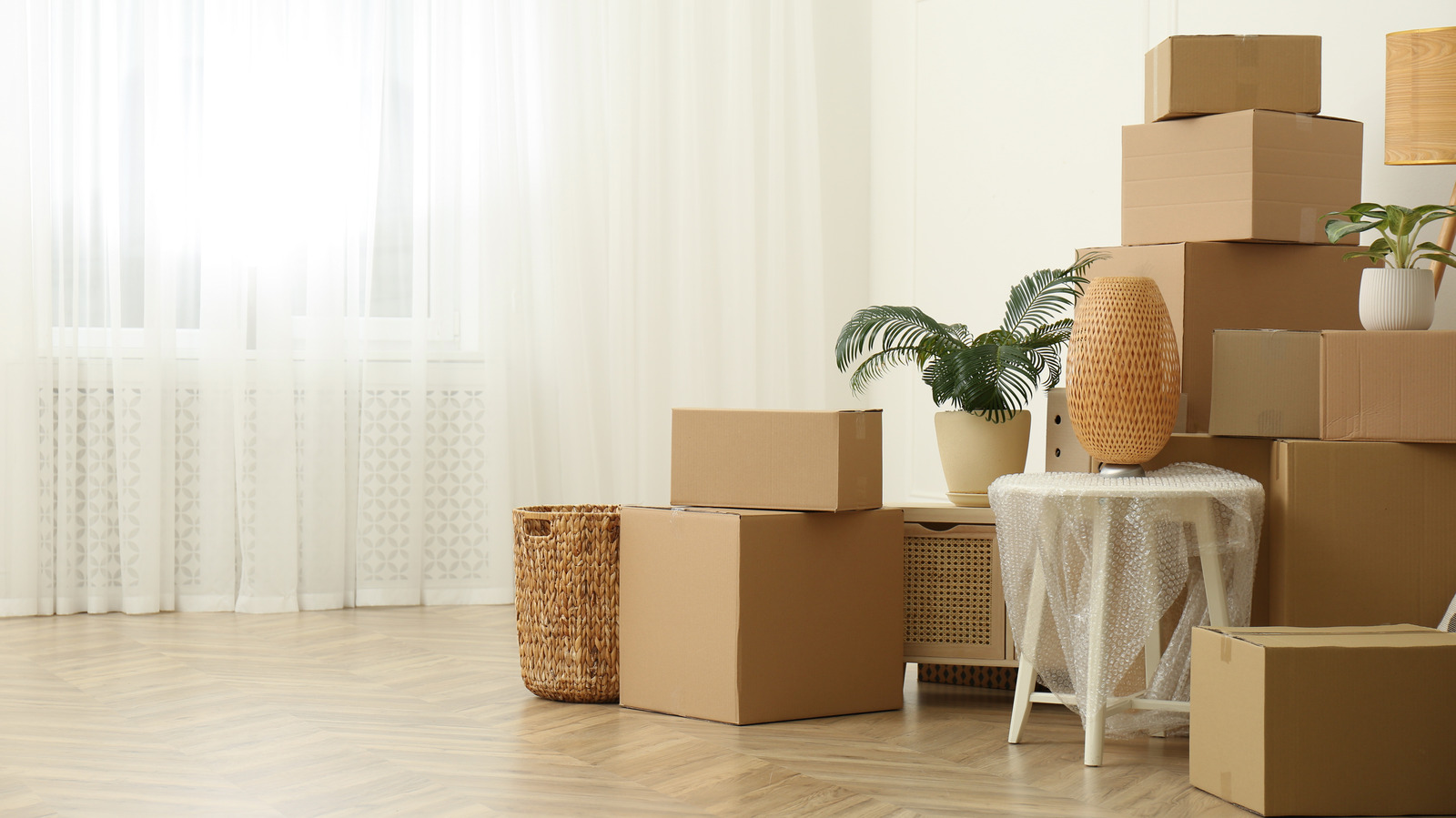 https://www.housedigest.com/img/gallery/home-depot-or-lowes-which-has-better-deals-on-moving-boxes/l-intro-1670351429.jpg