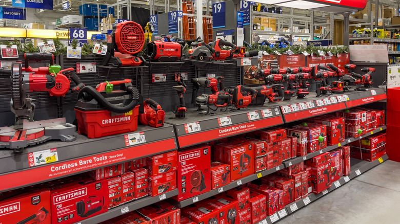 Different saws at Lowes