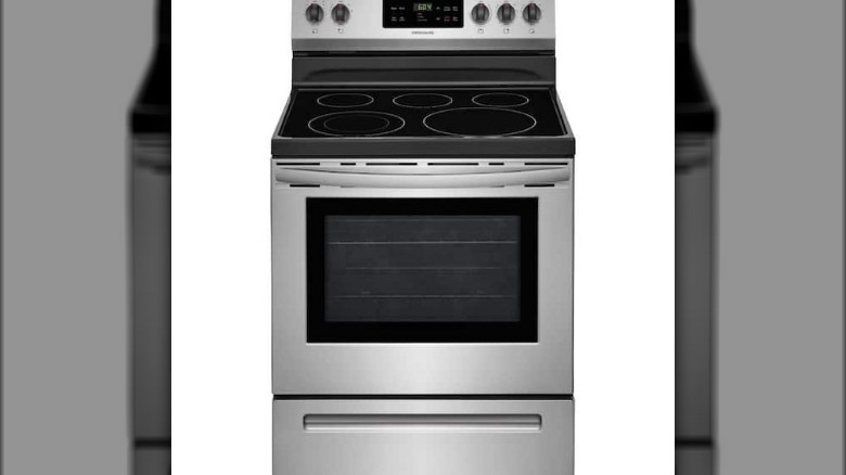 https://www.housedigest.com/img/gallery/home-depot-or-lowes-which-has-better-deals-on-stoves/home-depot-stove-models-1664527391.jpg