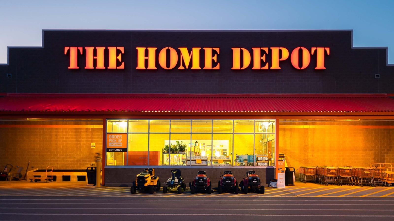 Home Depot's Most Extravagant Christmas Décor