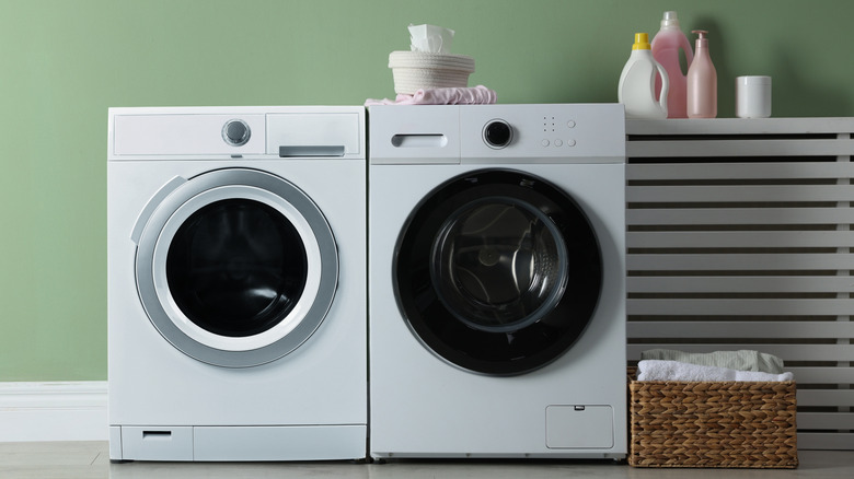A laundry room with a side by side washing machine and dryer