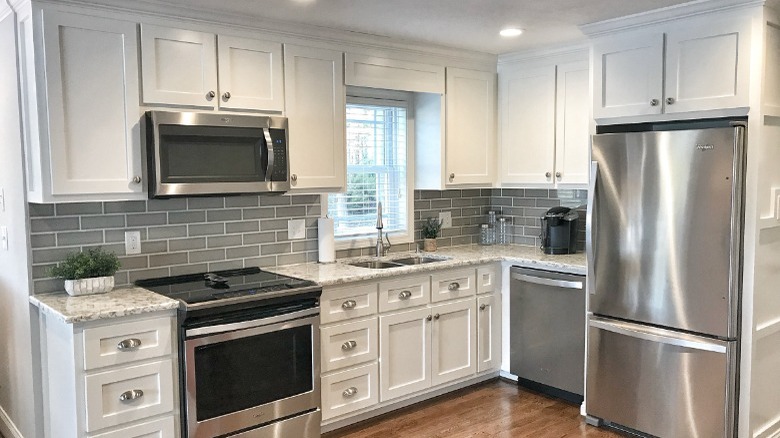 Shaker style cabinets in kitchen 