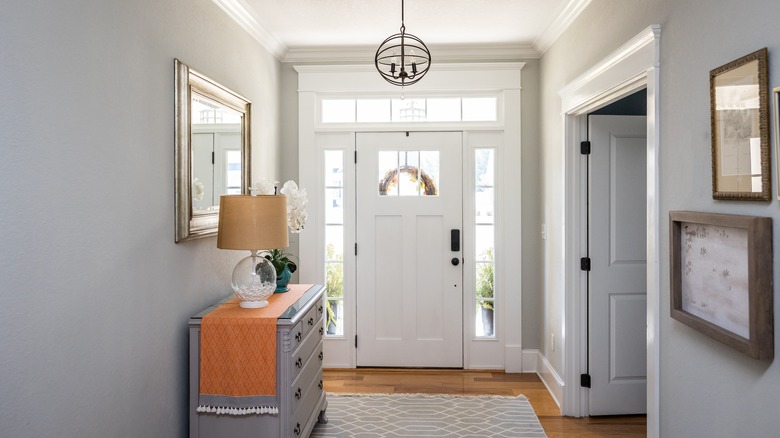 coastal colors in hallway