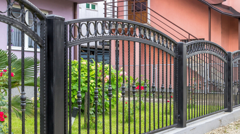 Facade of a wrought iron fence.