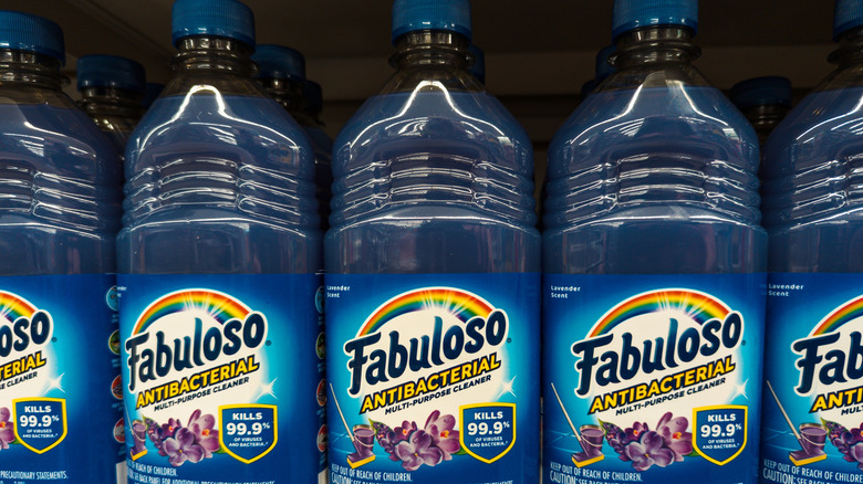Bottles of Fabuloso lined up on a store shelf