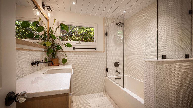 A cozy but contemporary bathroom with floor-to-ceiling tile