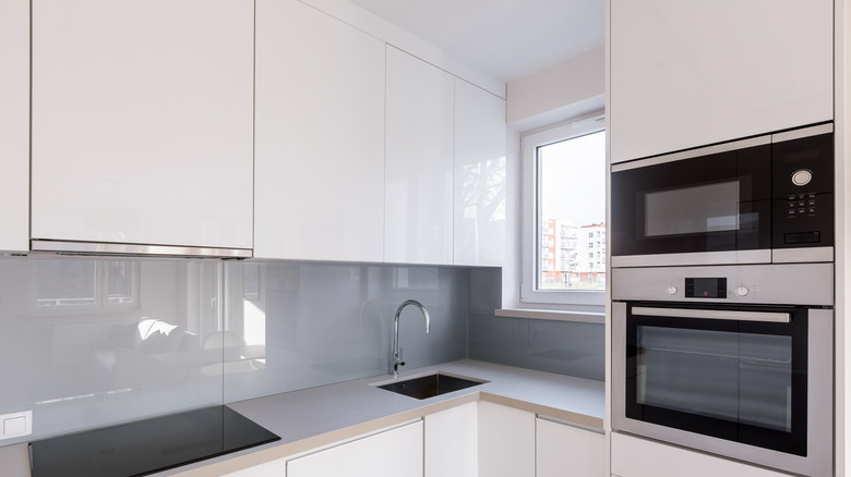 Kitchen with high gloss cabinets