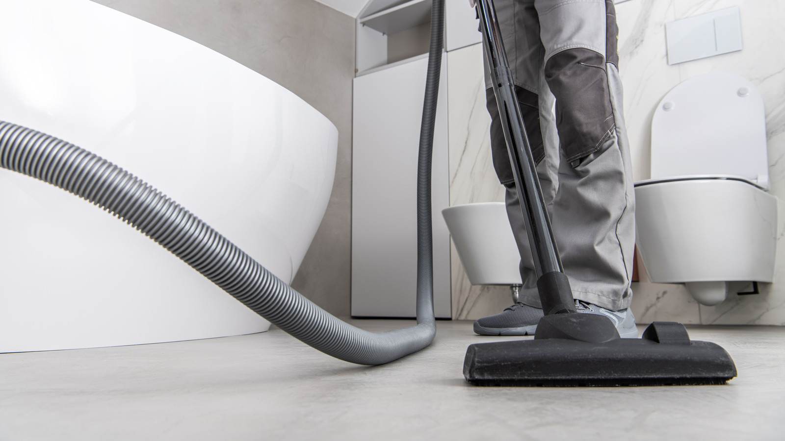 How A Vacuum Can Help You Clean Your Bathroom
