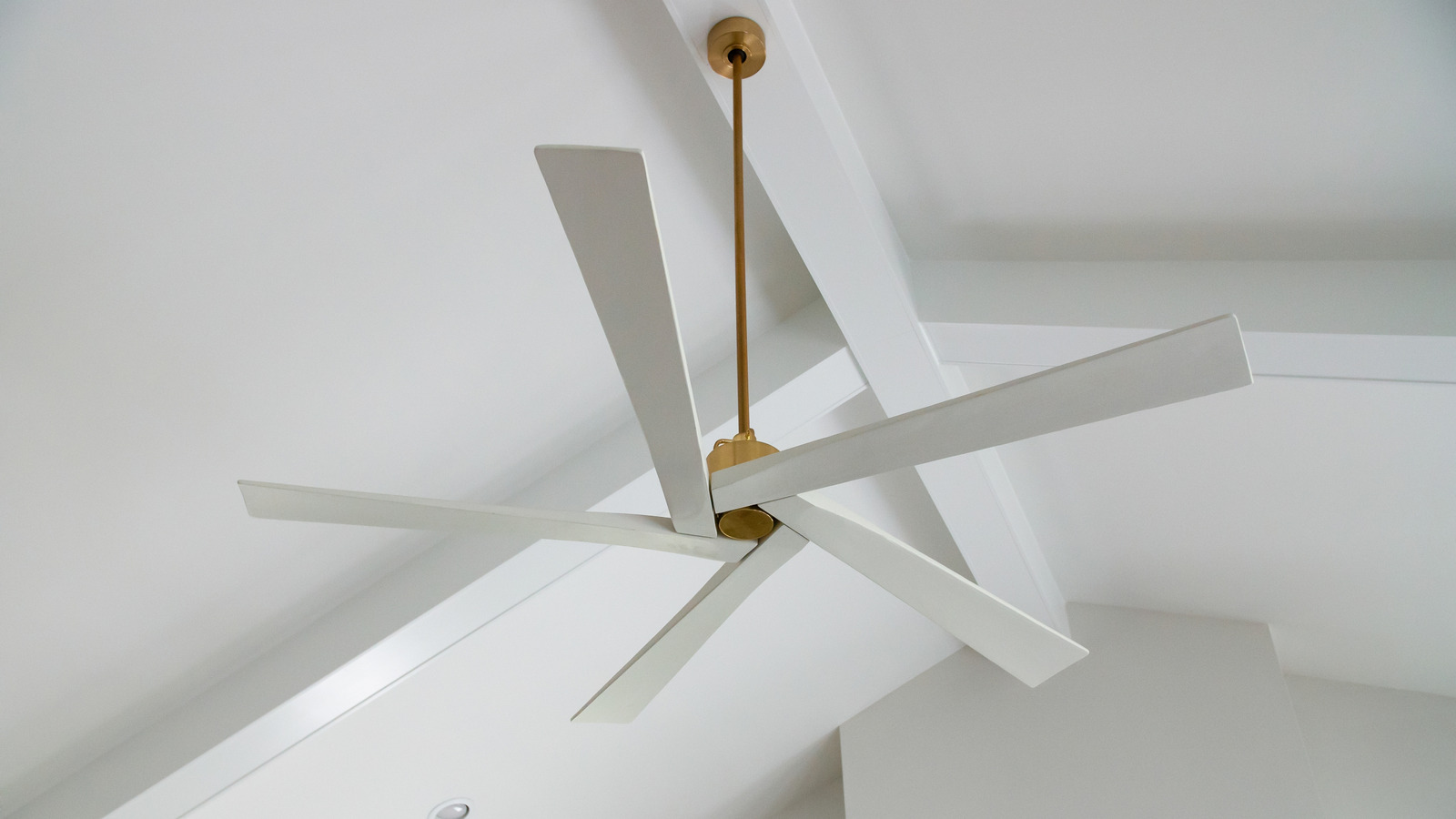 How Fluorescent Paint Can Help You Fix A Noisy Ceiling Fan
