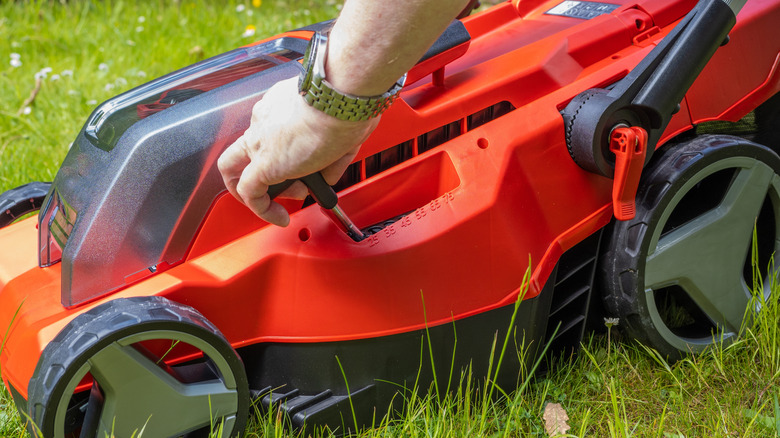 Adjusting the cutting height on a mower to create lawn stripes