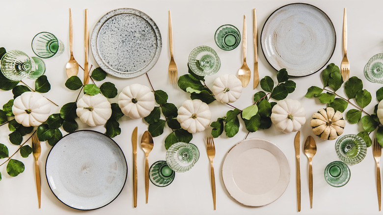 dining table with garland centerpiece