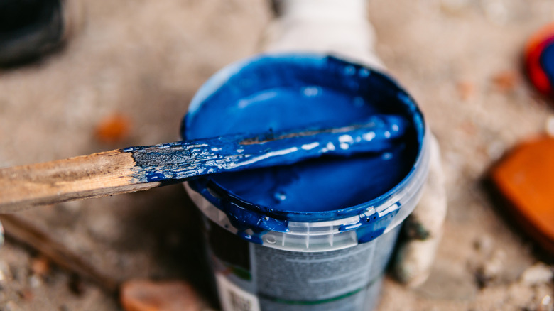 Can of old chunky blue paint