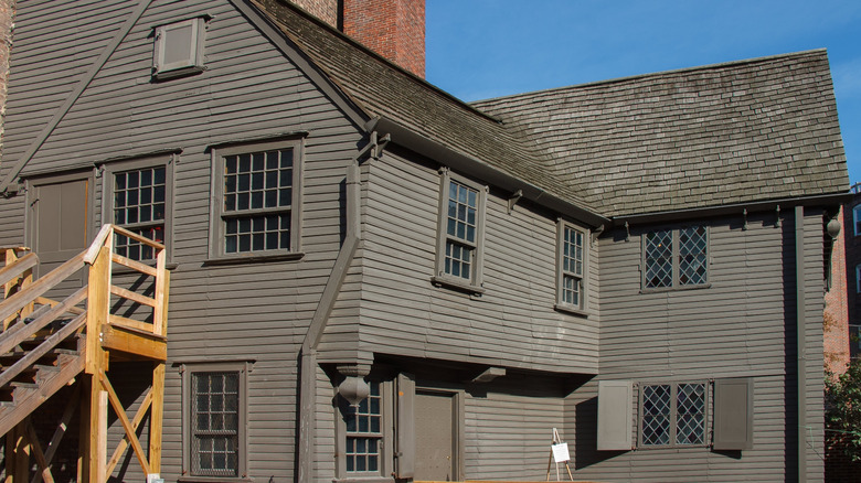 Dark gray two-story house that Paul Revere lived in.