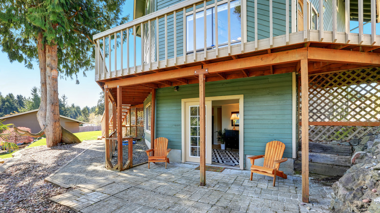 wraparound porch on second floor