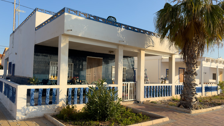 A beach front home in Florida built with cinder blocks (CMUs)
