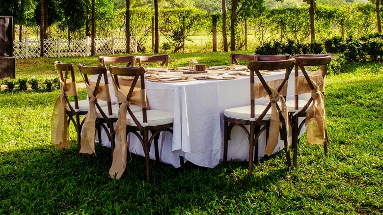 Outdoor table with linens