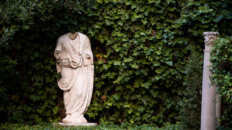 Roman inspired garden space hedge