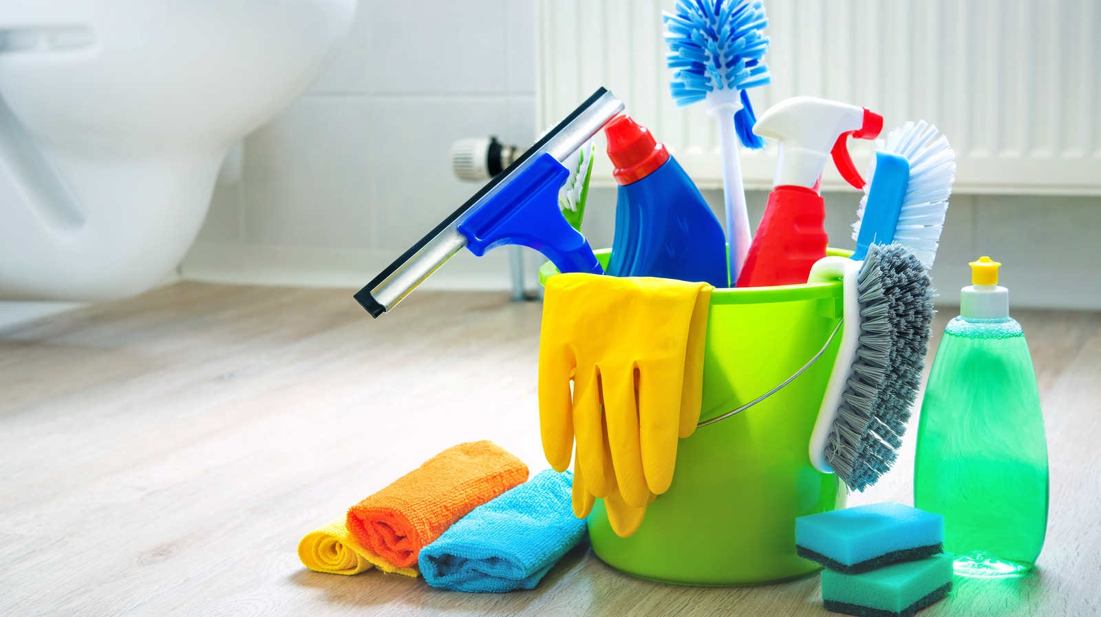 https://www.housedigest.com/img/gallery/how-should-you-really-be-cleaning-your-cleaning-supplies/l-intro-1646686467.jpg