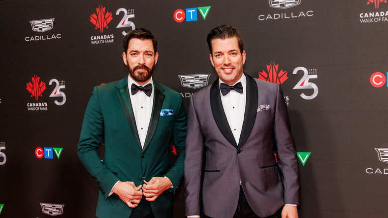 The property brothers smiling at a carpet event