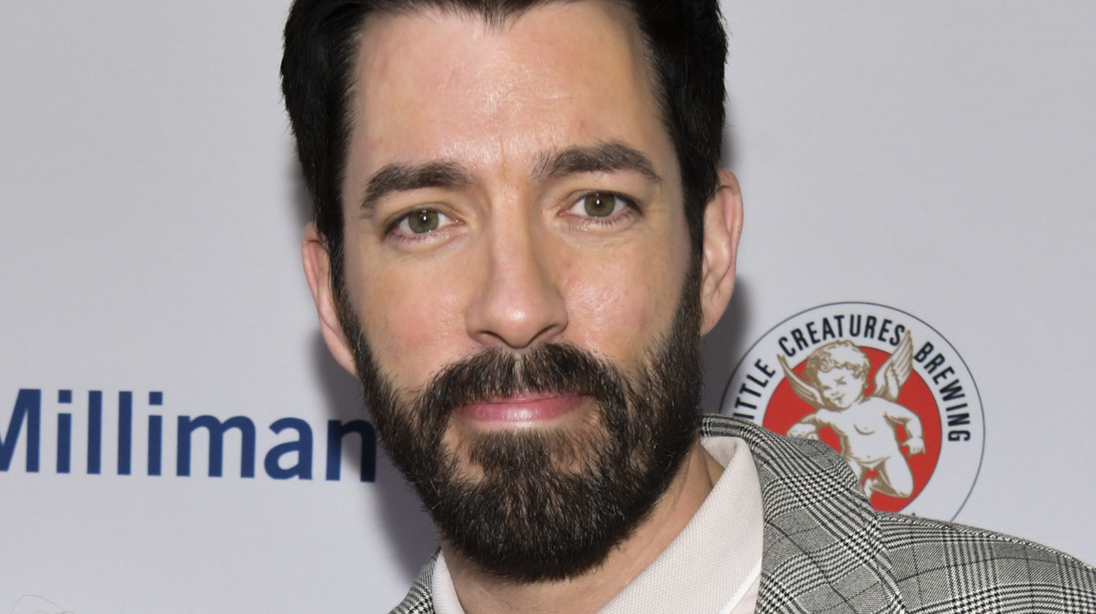 How The Property Brothers Use Mirrors To Make A Space Seem Bigger