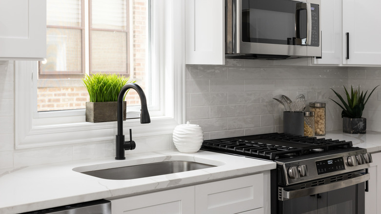 A minimalistic black and white kitchen