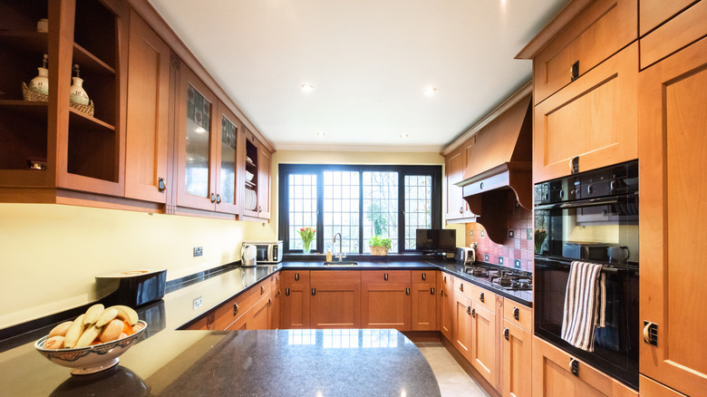 An outdated 2000s style kitchen