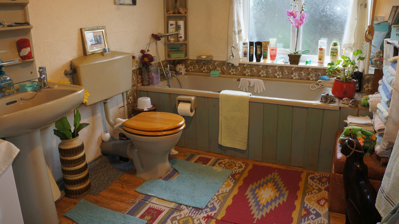 1980s bathroom with clutter