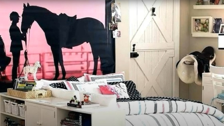 A bedroom with a horse theme