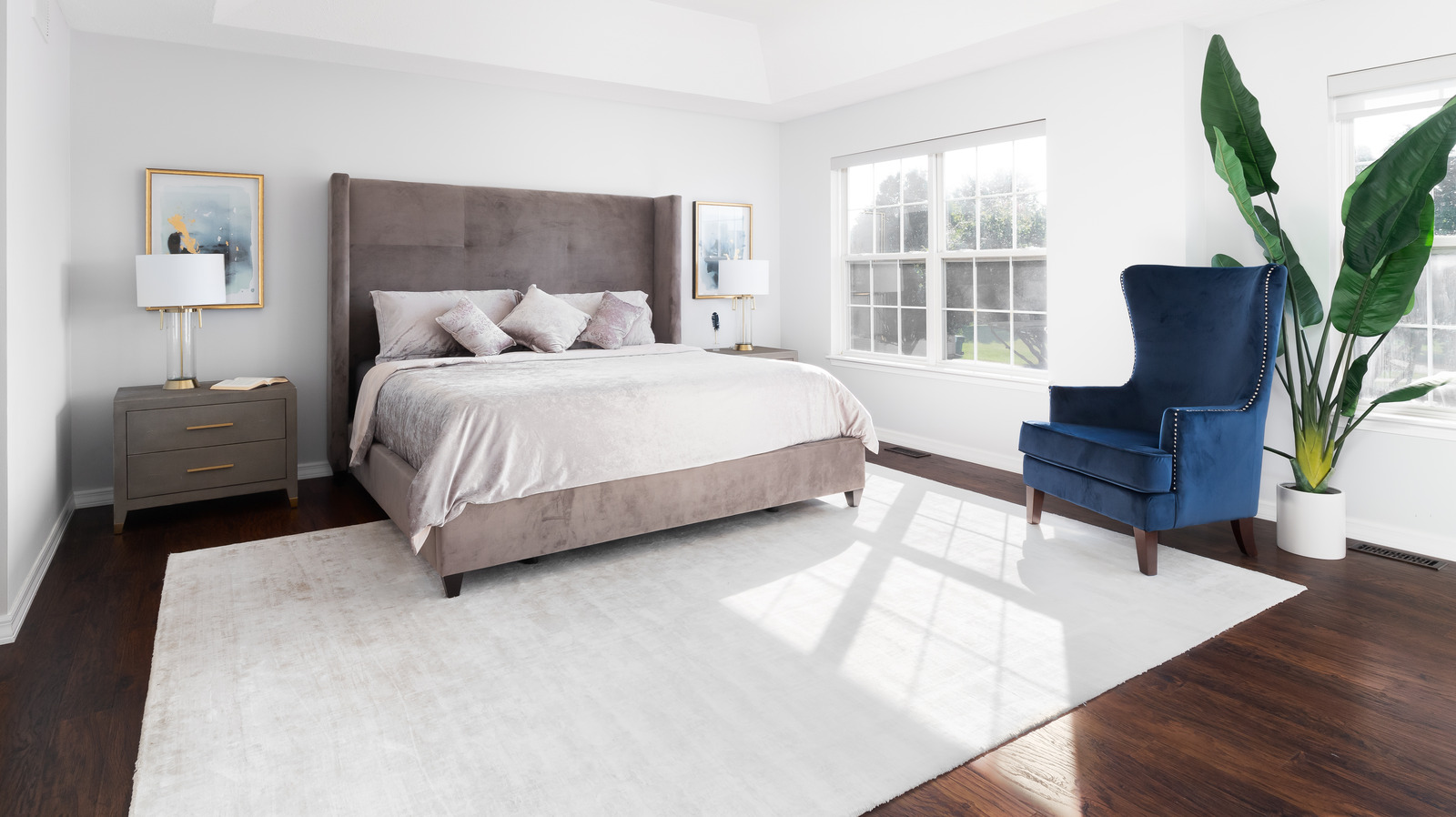 How To Choose The Right Rug Size For Your Queen Bed