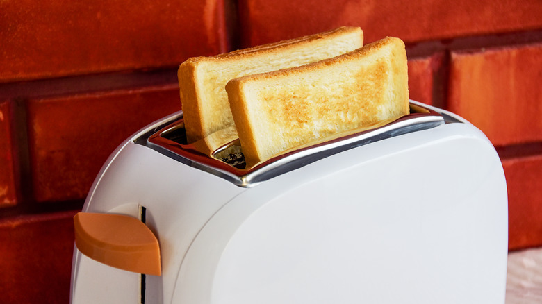 Toast in pop-up toaster