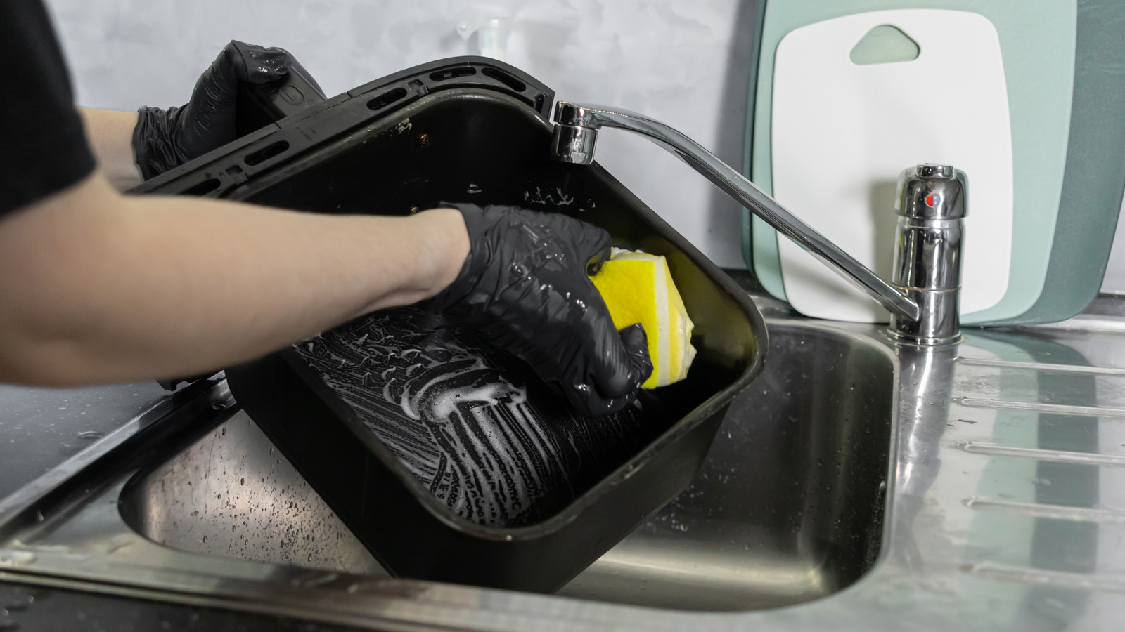 How To Clean An Air Fryer To Remove Tough Grime