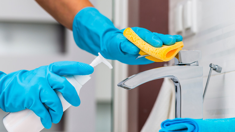 Cleaning the bathroom sink