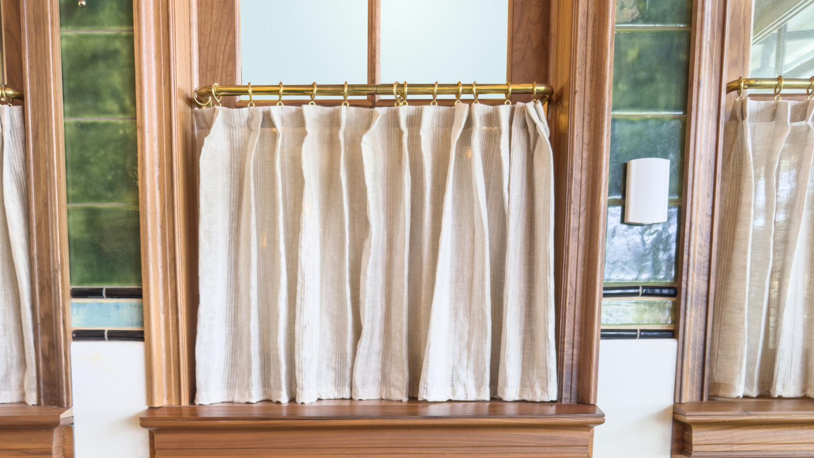 How To Correctly Hang A Cafe Curtain Rod For A French-Inspired Look