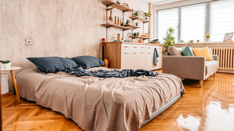 Studio bed in apartment