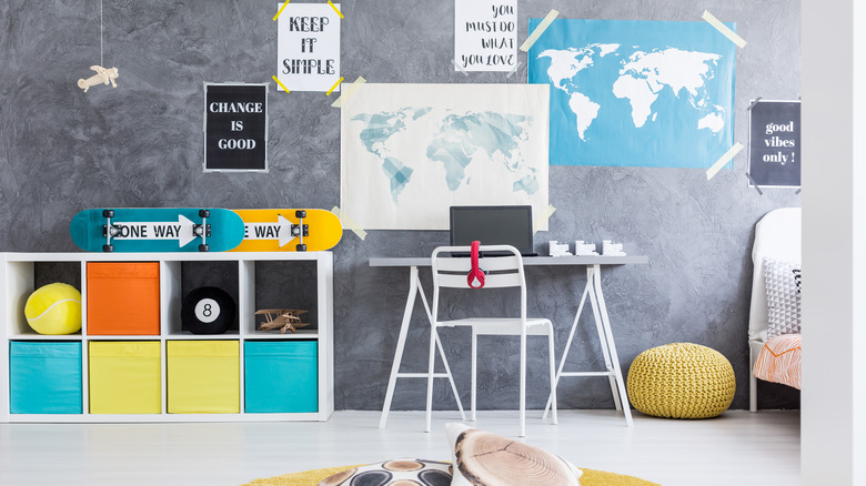 teen hangout room with desk