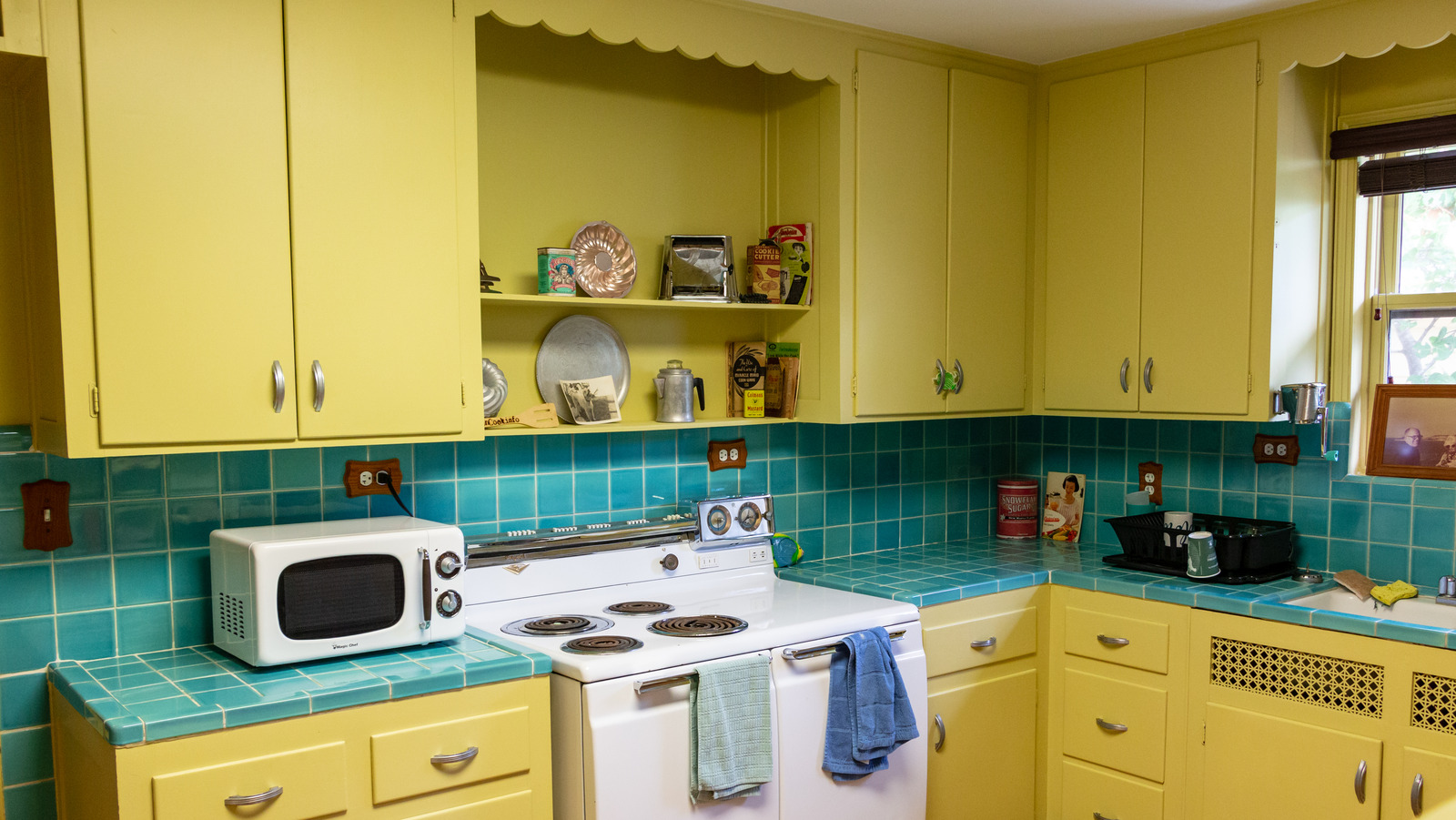 Grandma's Retro 1950's Kitchen