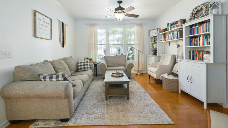 How to Decorate a Beige Couch using Throw Pillows