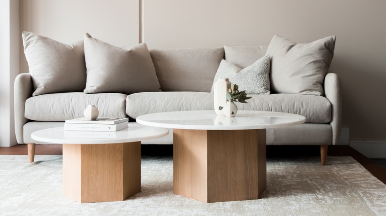 Simple nesting coffee table styling 