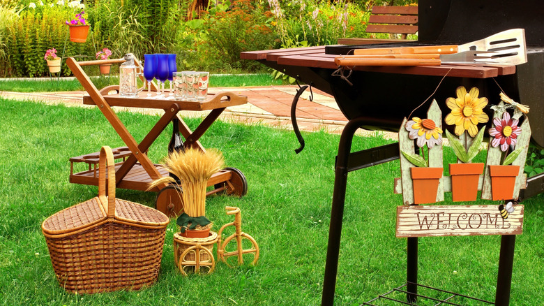 portable drink tray and grill