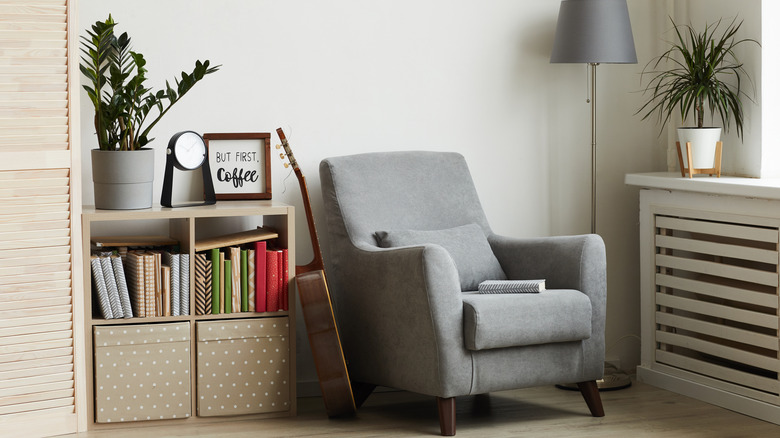 reading nook with gray chair