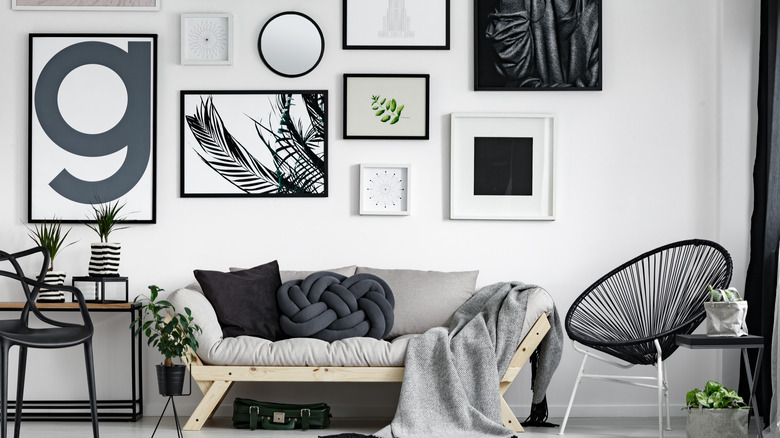 gallery wall with round mirror