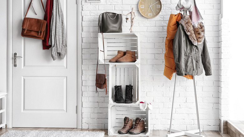 vertical wood pallet shoe rack