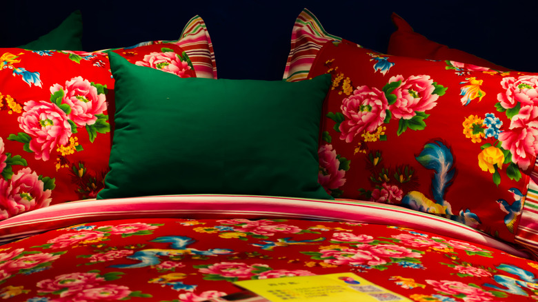 Bed with bold red bedding
