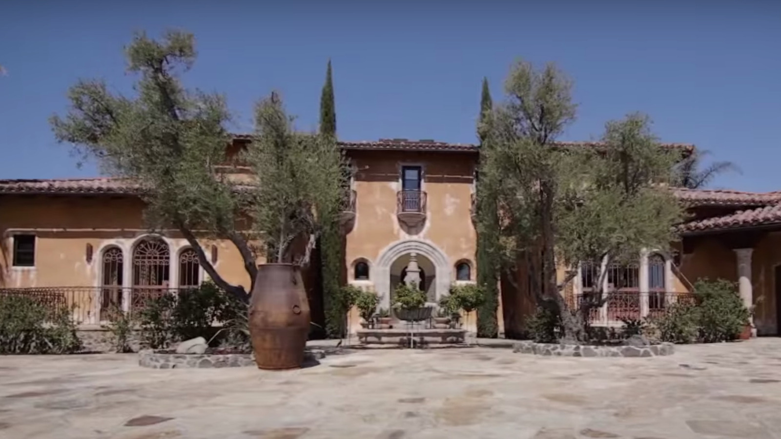 How To Decorate Your Home Like The Bachelor Mansion