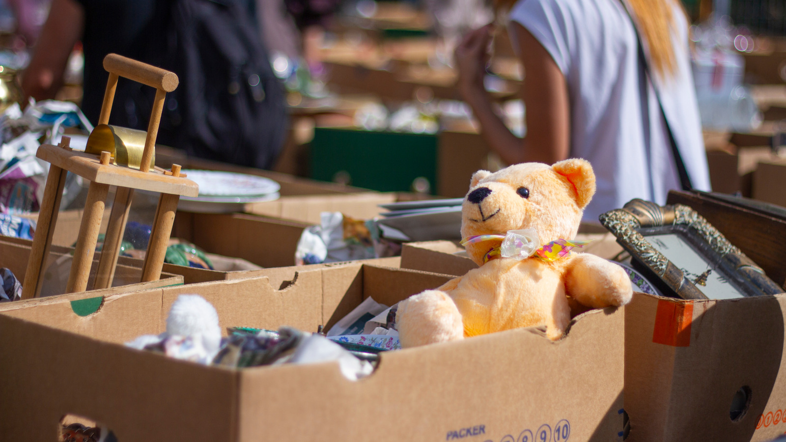 How To Decorate Your Home With Flea Market Finds