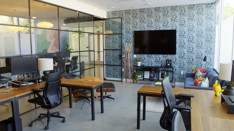 accent wall in large office