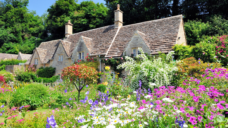 English cottage garden